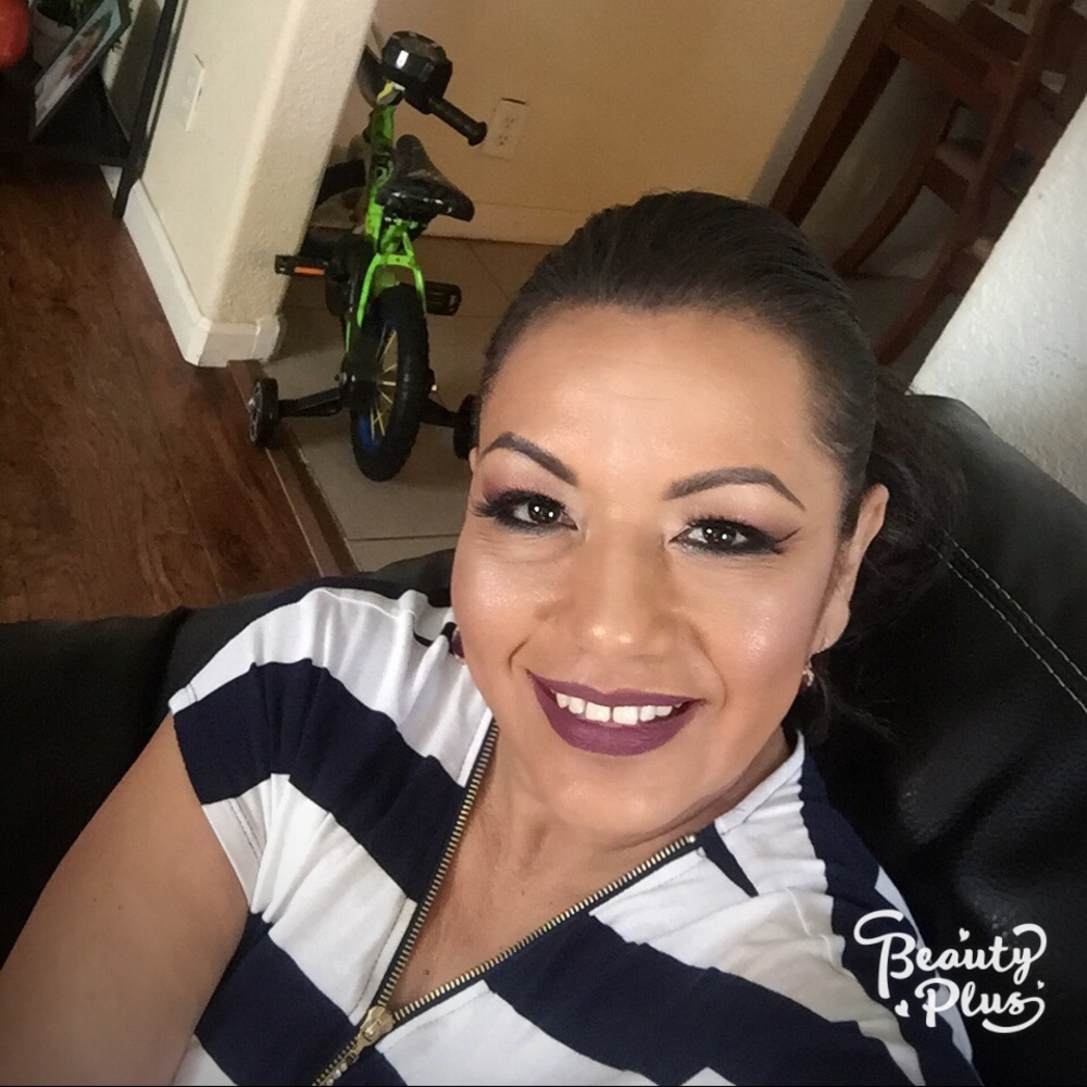 Meet your Posher, Yesenia